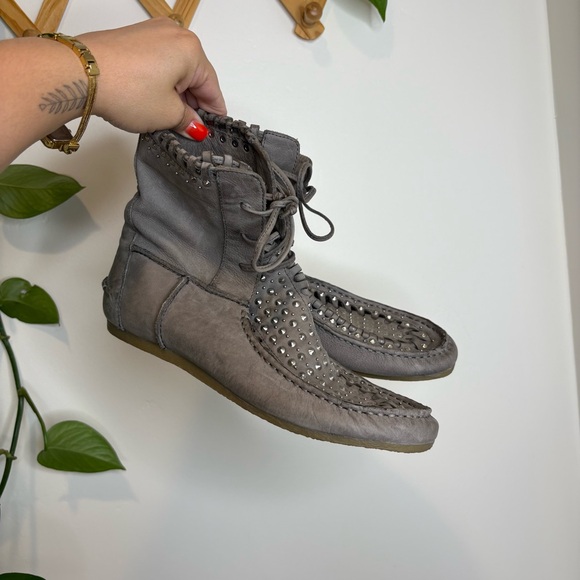 SAM EDELMAN Katelyn Studded Moccasins Dove Gray Soft Leather Boots - Picture 1 of 8